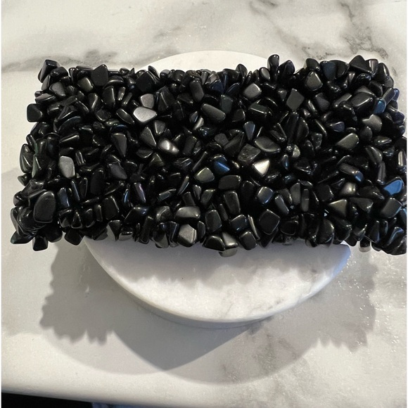 BLACK GEMSTONE BRACELET, excellent condition. Gr8 gemstone jewelry pairing. - Picture 2 of 5